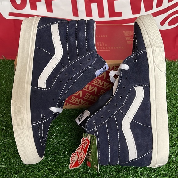 Vans Sk8-Hi
(Pig Suede)Parisian Night/Snow White
VNOA32QG9G5
WMNS sneakers - Picture 12 of 16